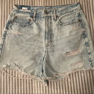 American Eagle 90s boyfriend short